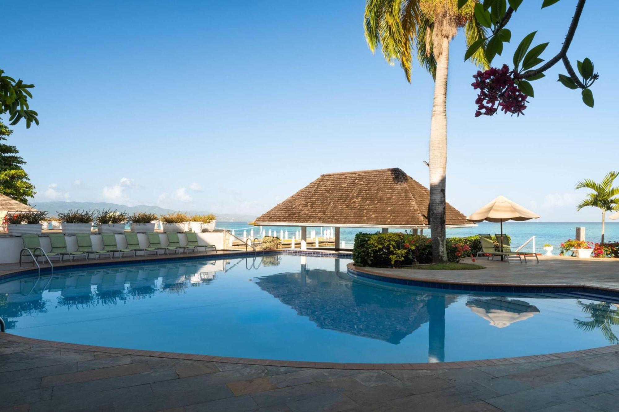Grand Decameron Montego Beach, A Trademark All-Inclusive Resort Montego Bay Exterior photo
